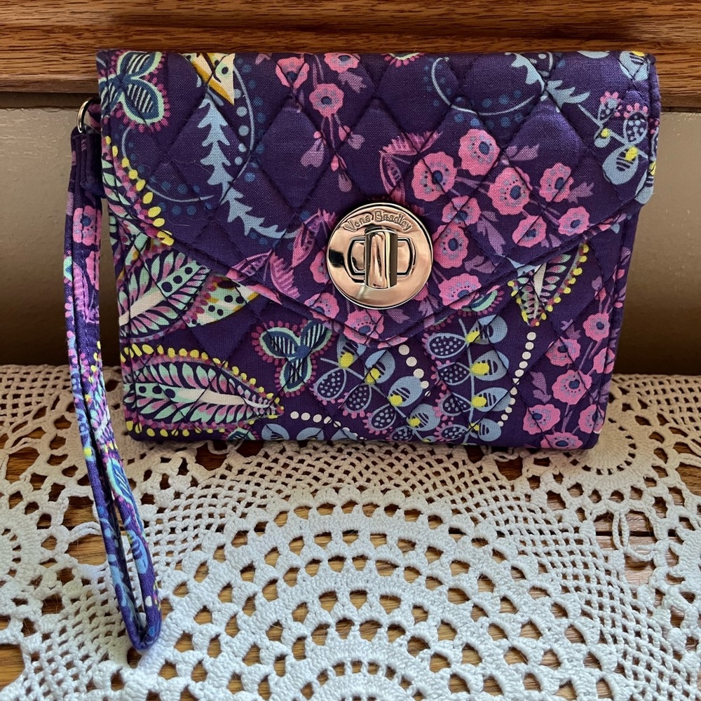 Vera Bradley Envelope Wallet Wristlet Purple EUC turn lock closure